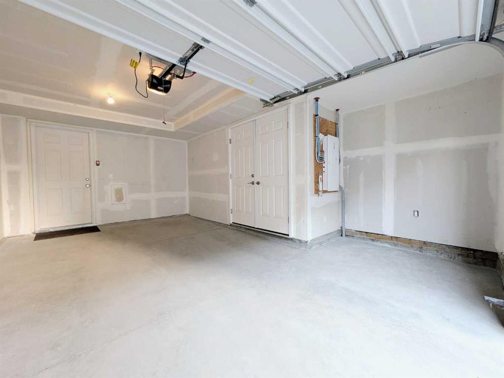 152-380 Seton Villas Se, Calgary, AB - Indoor Photo Showing Garage