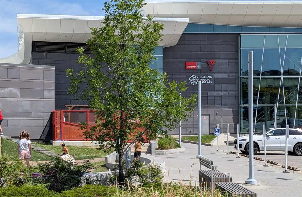 152-380 Seton Villas Se, Calgary, AB - Outdoor