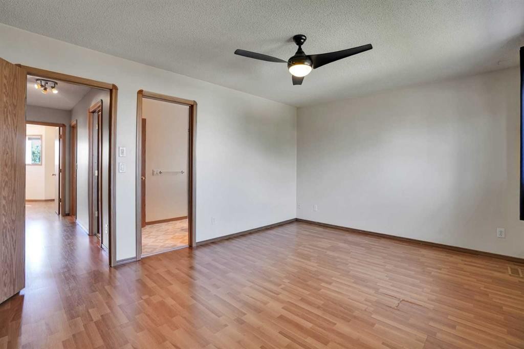 158 Saratoga Close Ne, Calgary, AB - Indoor Photo Showing Other Room