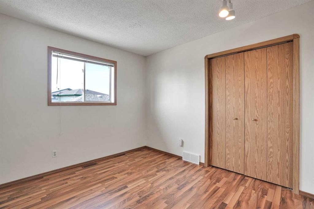 158 Saratoga Close Ne, Calgary, AB - Indoor Photo Showing Other Room