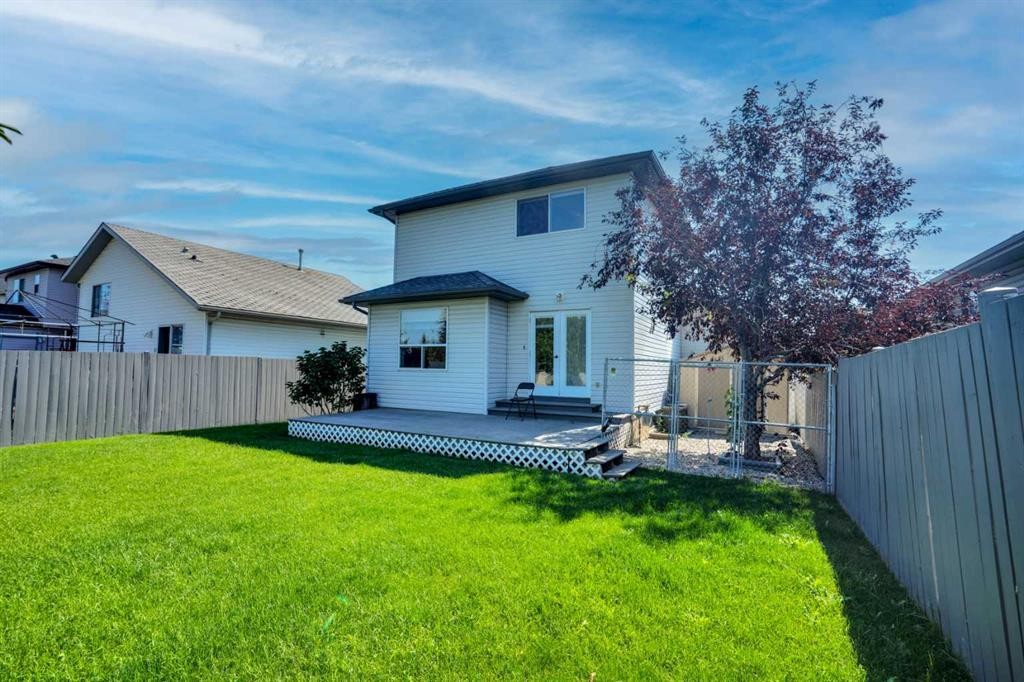 158 Saratoga Close Ne, Calgary, AB - Outdoor