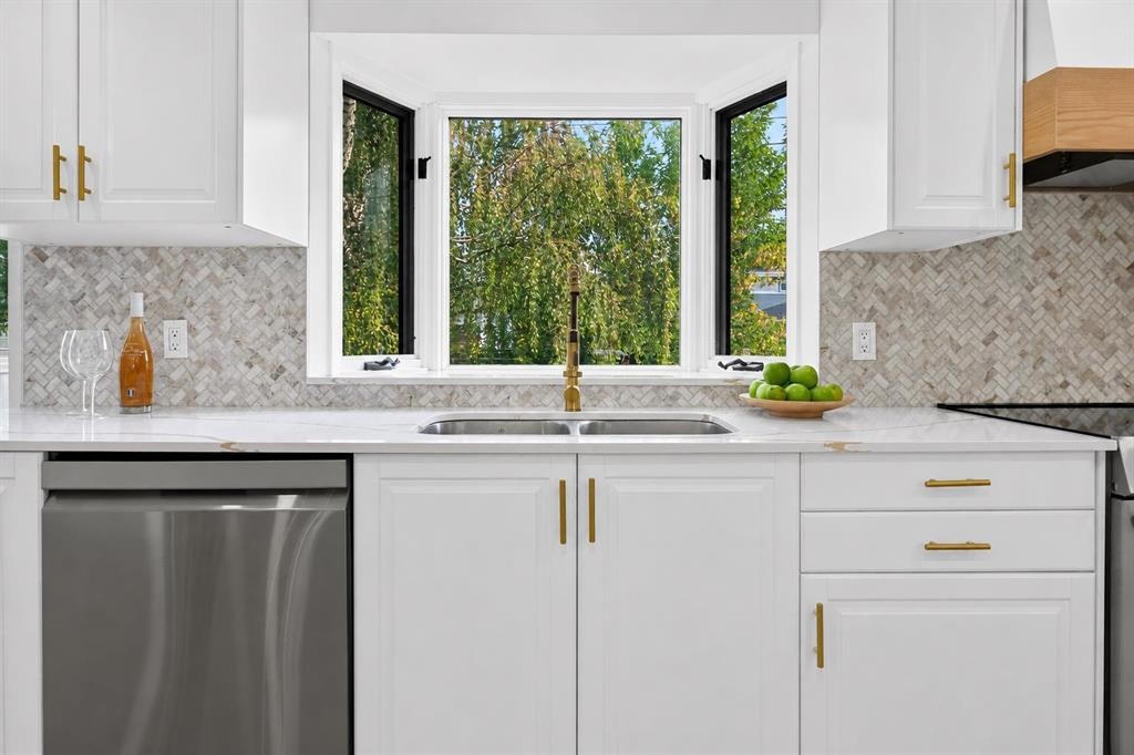 10719 Mapleglen Crescent Se, Calgary, AB - Indoor Photo Showing Kitchen With Double Sink