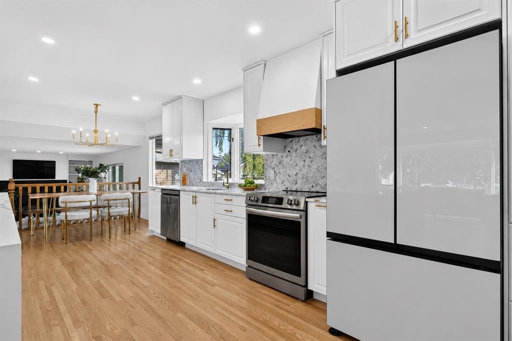 10719 Mapleglen Crescent Se, Calgary, AB - Indoor Photo Showing Kitchen With Upgraded Kitchen