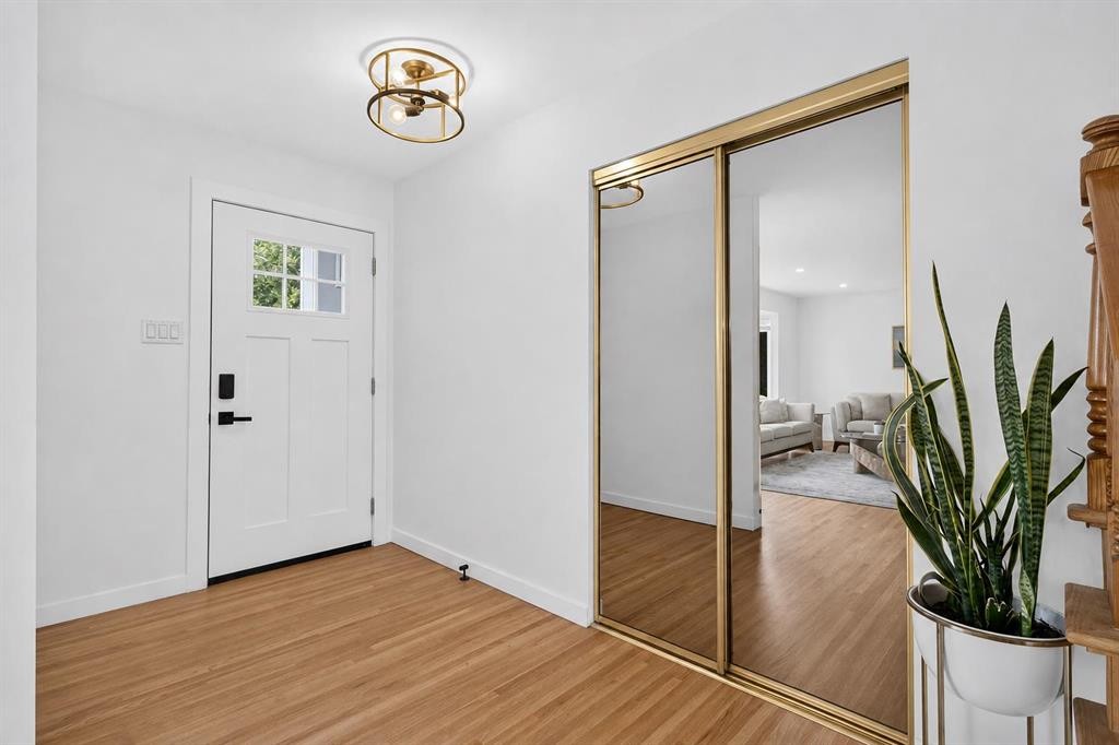 10719 Mapleglen Crescent Se, Calgary, AB - Indoor Photo Showing Other Room