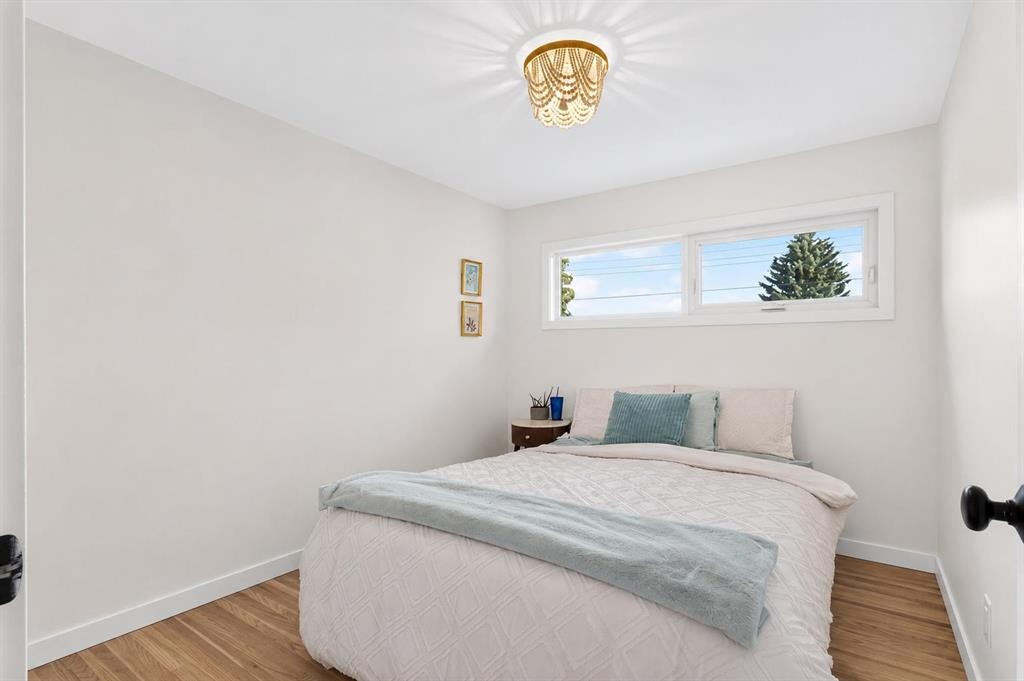 10719 Mapleglen Crescent Se, Calgary, AB - Indoor Photo Showing Bedroom