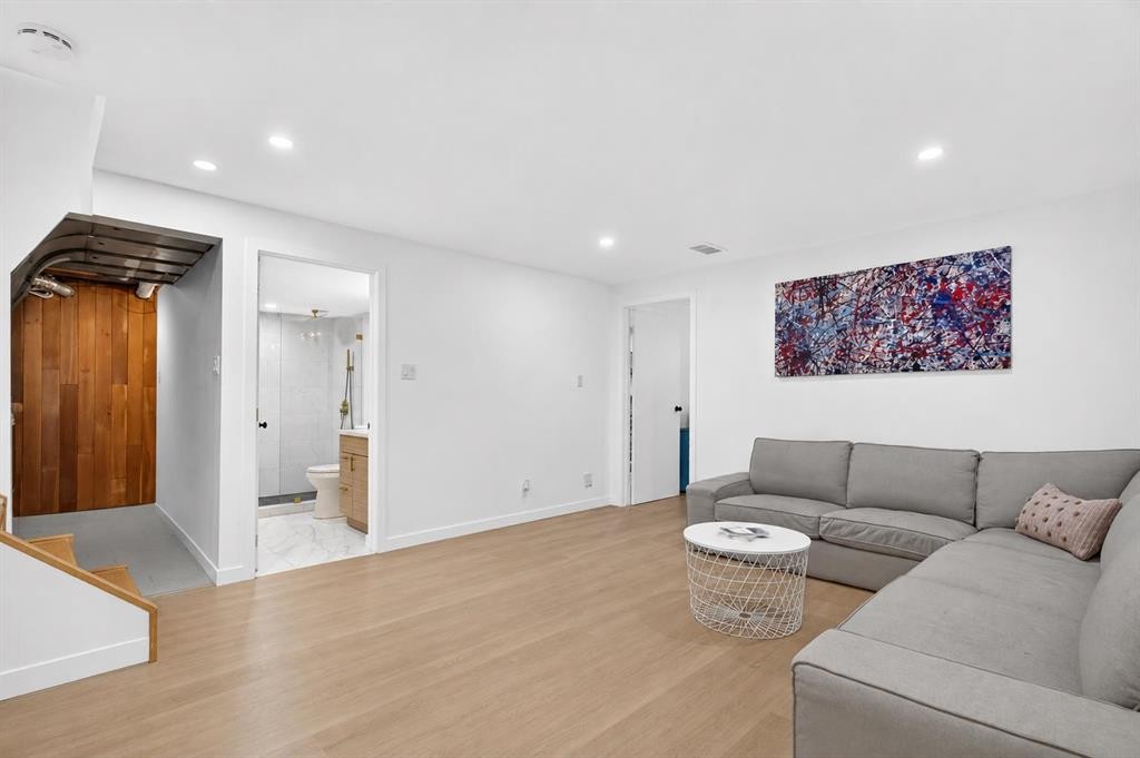 10719 Mapleglen Crescent Se, Calgary, AB - Indoor Photo Showing Living Room