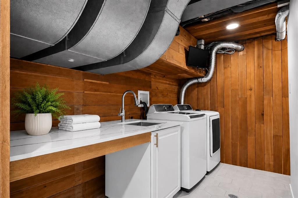 10719 Mapleglen Crescent Se, Calgary, AB - Indoor Photo Showing Laundry Room