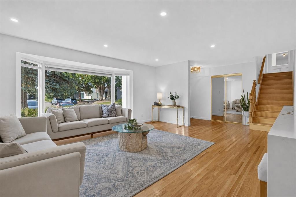 10719 Mapleglen Crescent Se, Calgary, AB - Indoor Photo Showing Living Room