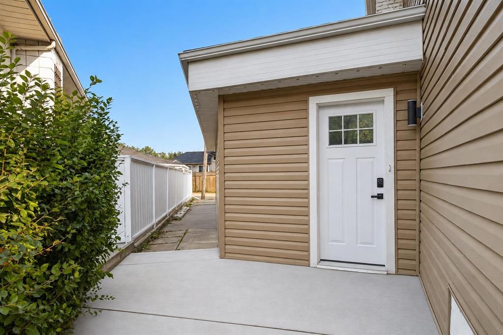 10719 Mapleglen Crescent Se, Calgary, AB - Outdoor With Exterior