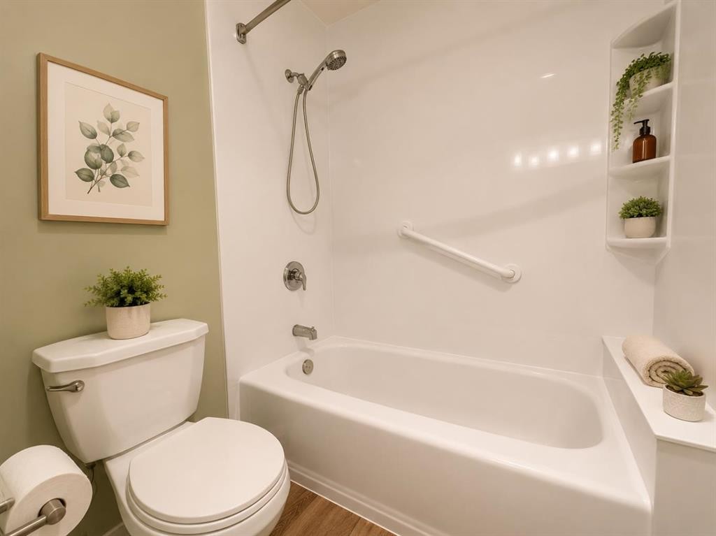 2-717 Centre Street, Vulcan, AB - Indoor Photo Showing Bathroom