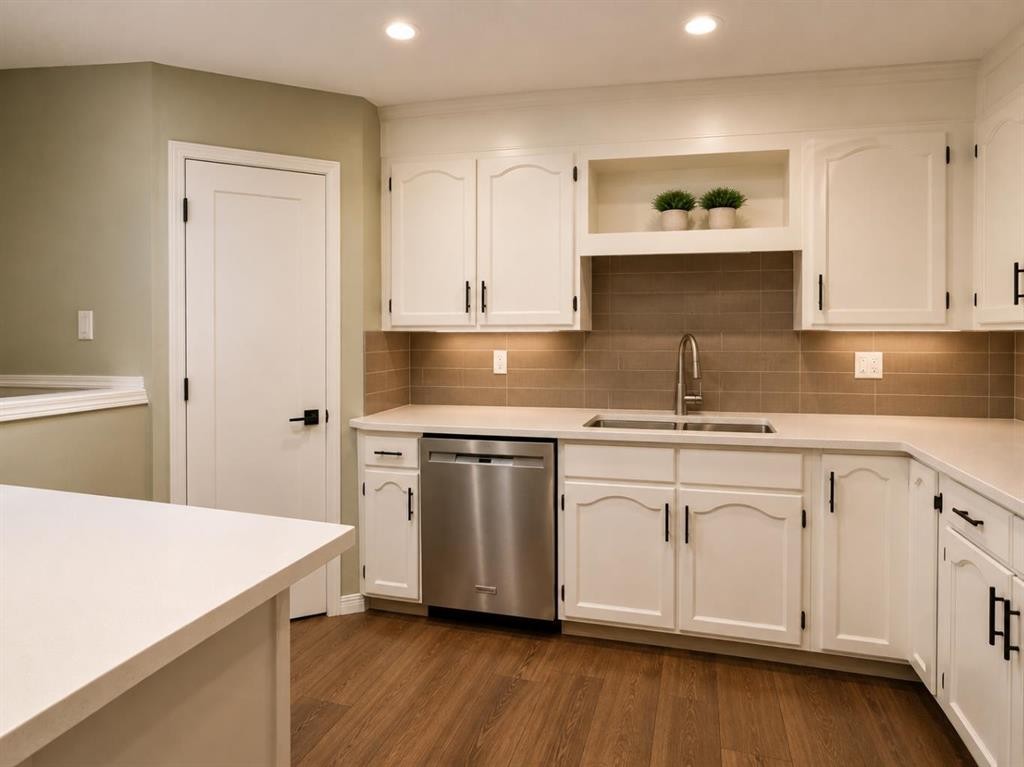 2-717 Centre Street, Vulcan, AB - Indoor Photo Showing Kitchen With Double Sink