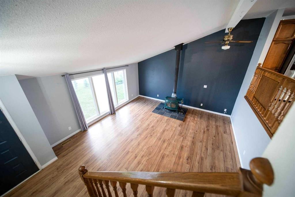 332 11 Avenue, Three Hills, AB - Indoor Photo Showing Other Room