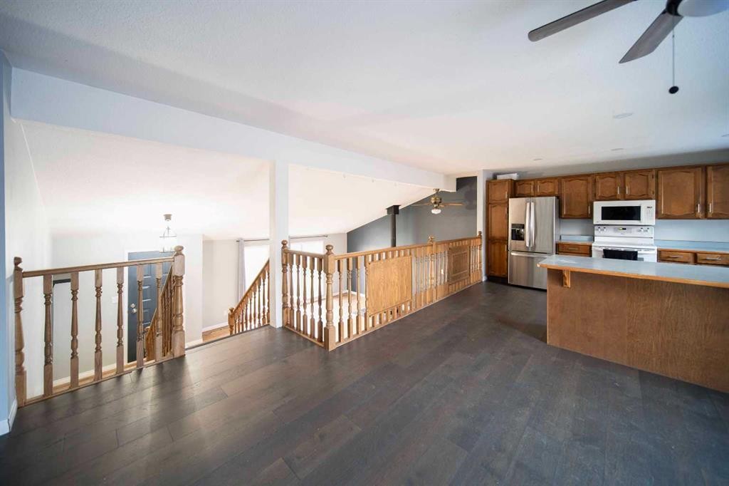 332 11 Avenue, Three Hills, AB - Indoor Photo Showing Kitchen