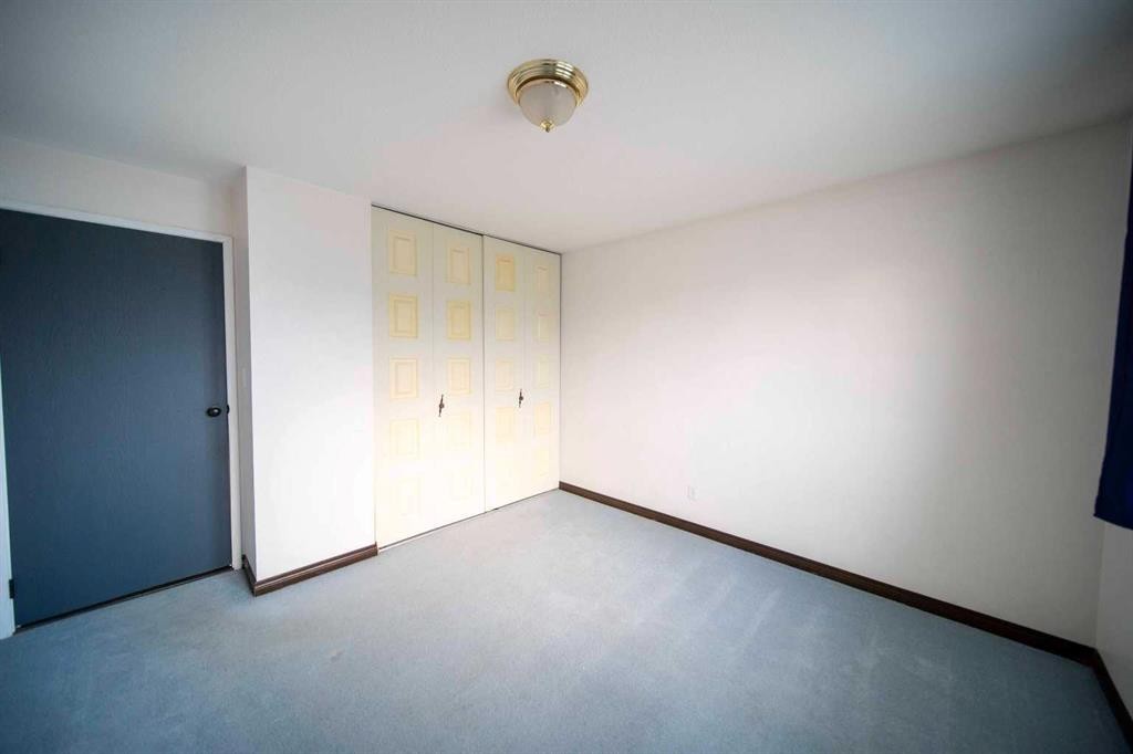 332 11 Avenue, Three Hills, AB - Indoor Photo Showing Other Room