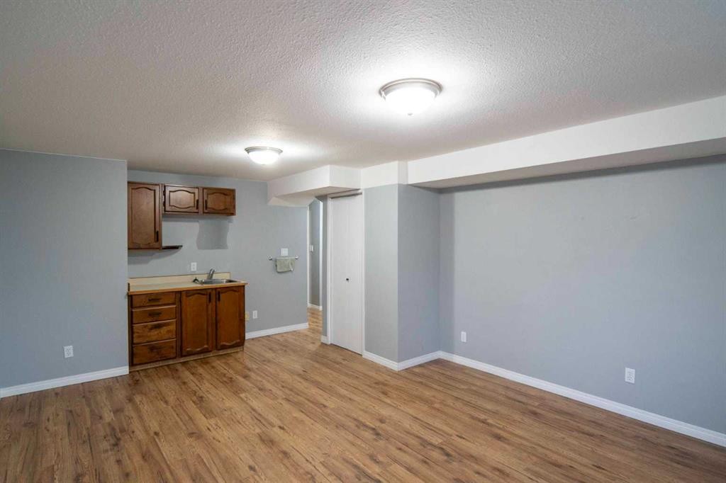 332 11 Avenue, Three Hills, AB - Indoor Photo Showing Other Room