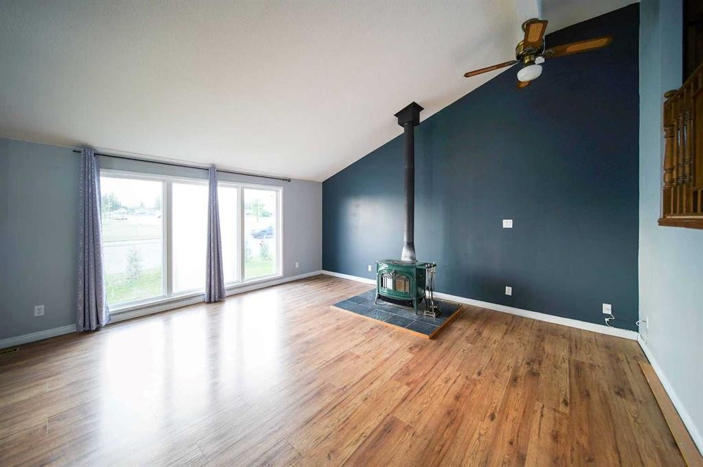 332 11 Avenue, Three Hills, AB - Indoor With Fireplace