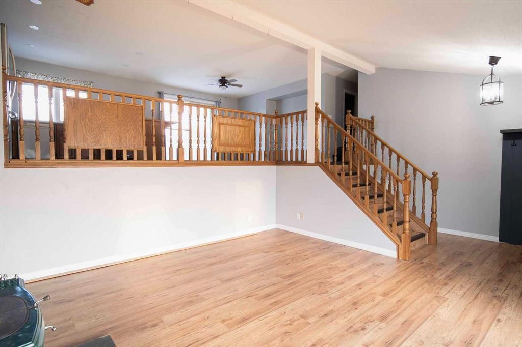 332 11 Avenue, Three Hills, AB - Indoor Photo Showing Other Room