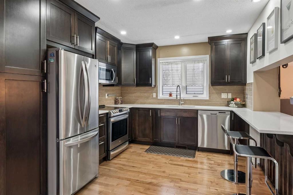 744 Riverbend Drive Se, Calgary, AB - Indoor Photo Showing Kitchen With Stainless Steel Kitchen With Upgraded Kitchen