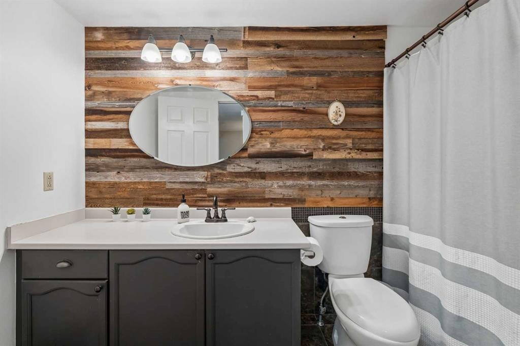 744 Riverbend Drive Se, Calgary, AB - Indoor Photo Showing Bathroom