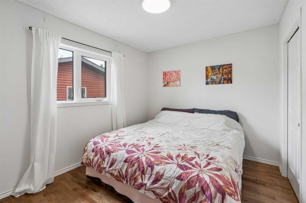744 Riverbend Drive Se, Calgary, AB - Indoor Photo Showing Bedroom