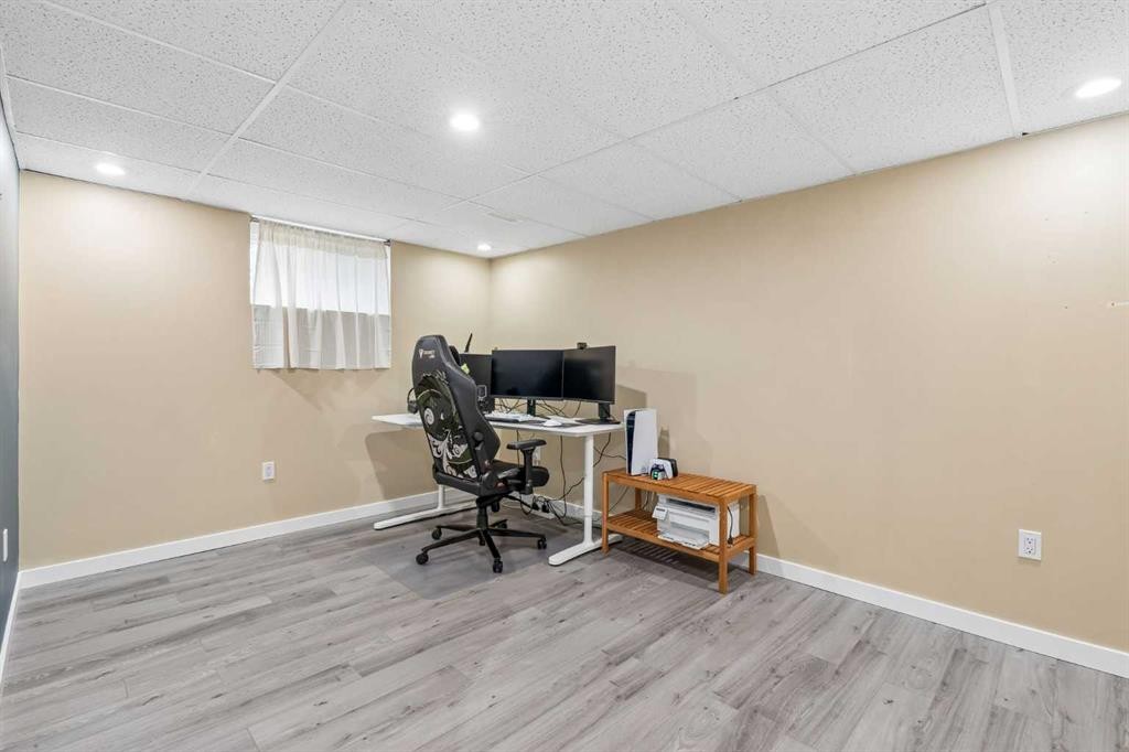 744 Riverbend Drive Se, Calgary, AB - Indoor