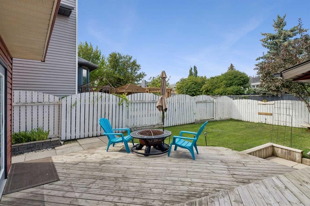 744 Riverbend Drive Se, Calgary, AB - Outdoor With Deck Patio Veranda