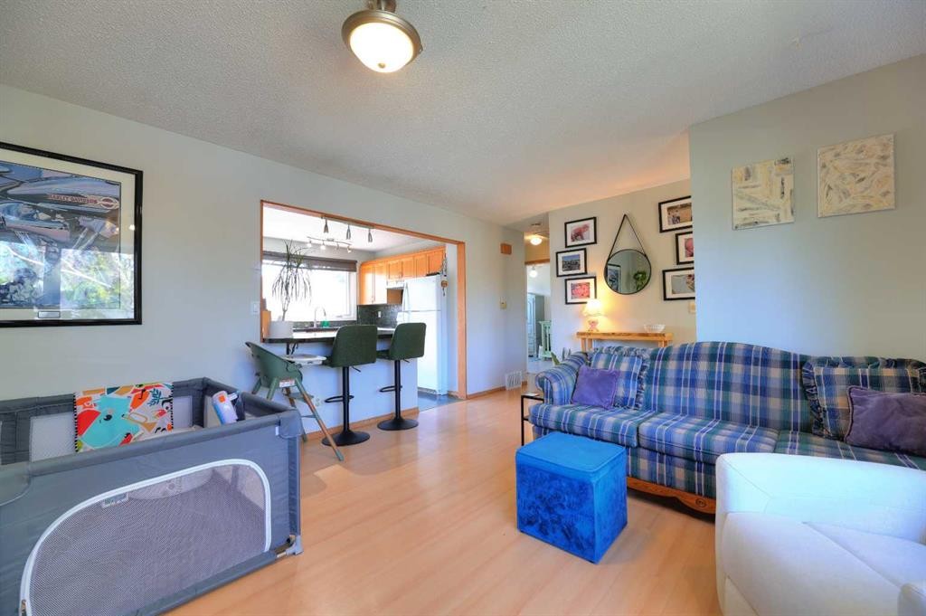 108 Pinecliff Way Ne, Calgary, AB - Indoor Photo Showing Living Room