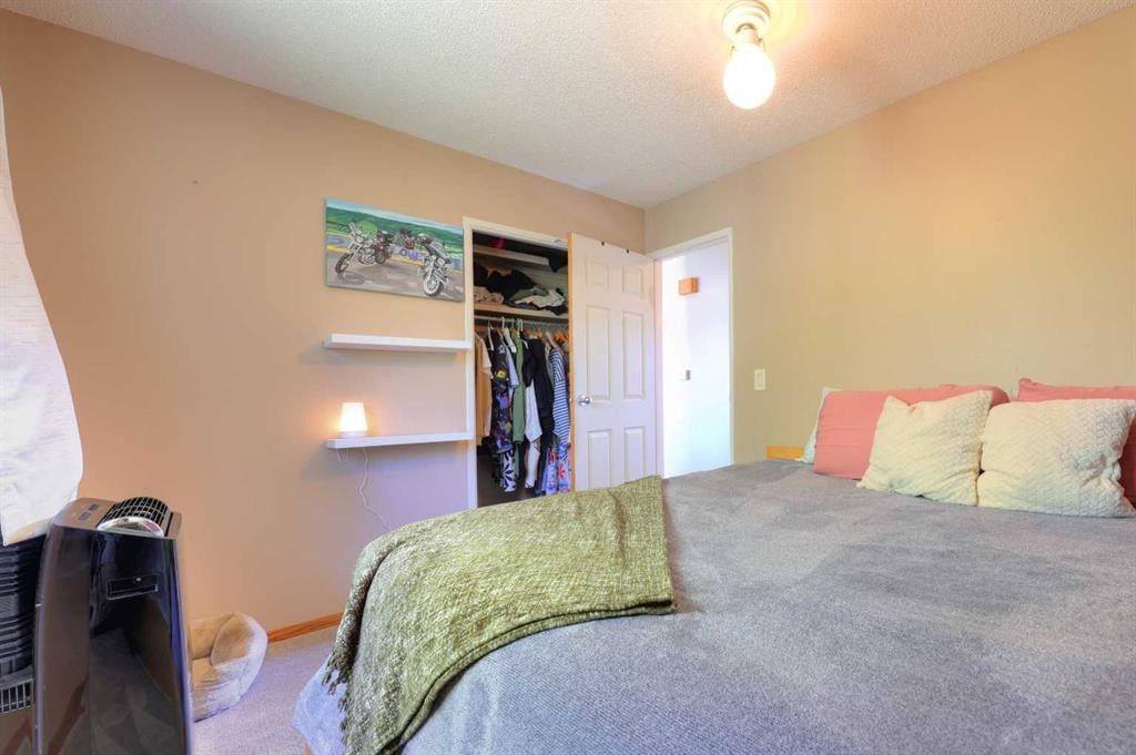 108 Pinecliff Way Ne, Calgary, AB - Indoor Photo Showing Bedroom