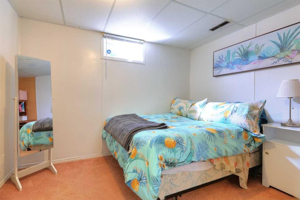 108 Pinecliff Way Ne, Calgary, AB - Indoor Photo Showing Bedroom