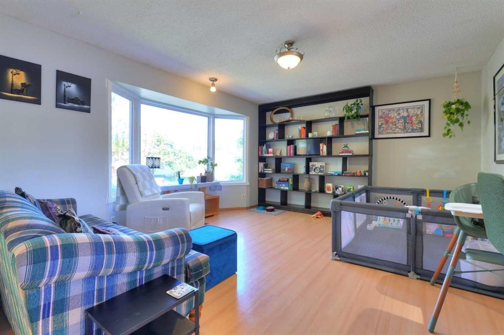 108 Pinecliff Way Ne, Calgary, AB - Indoor