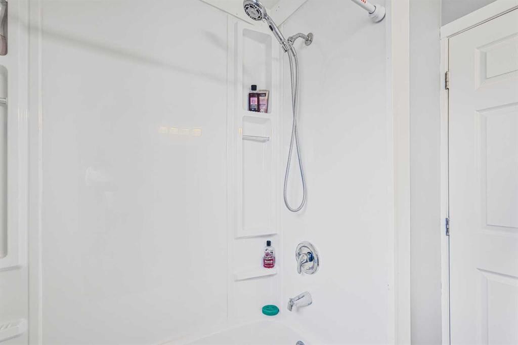 5112 Maryvale Drive Ne, Calgary, AB - Indoor