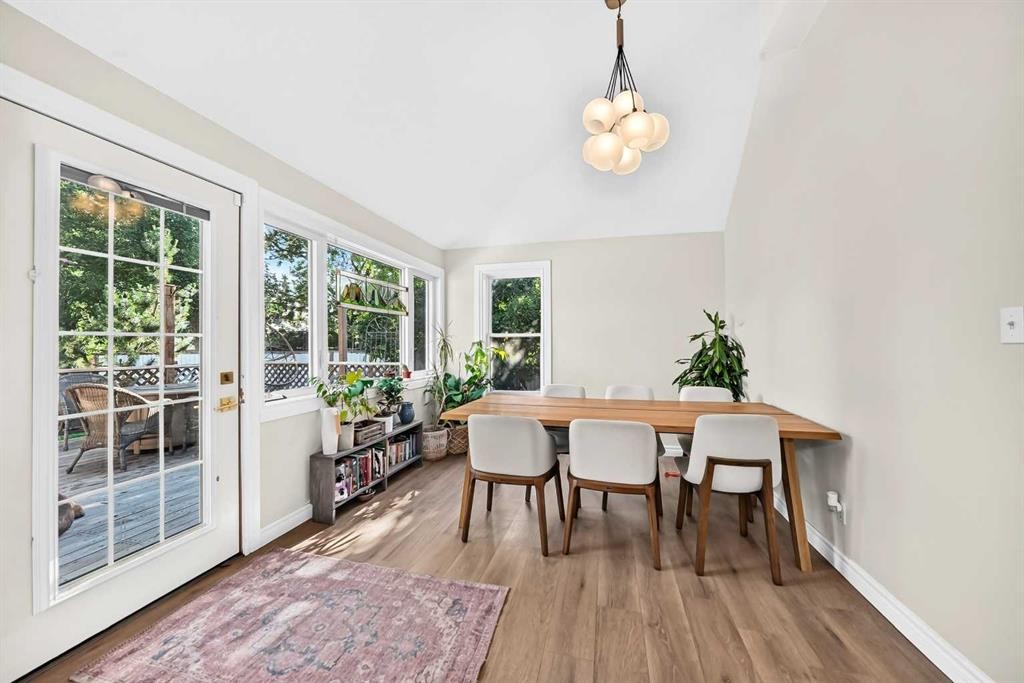 43 New Street Se, Calgary, AB - Indoor Photo Showing Dining Room