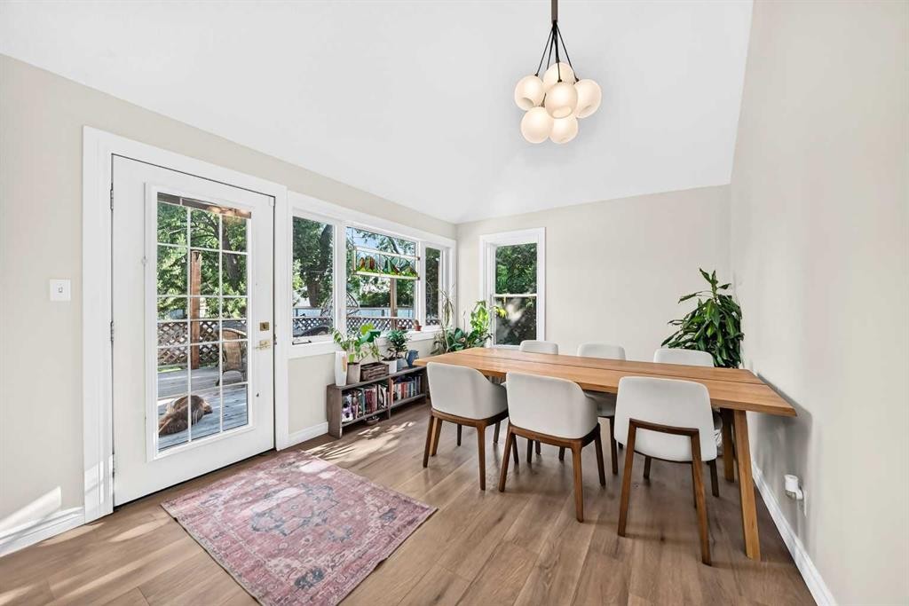 43 New Street Se, Calgary, AB - Indoor Photo Showing Dining Room
