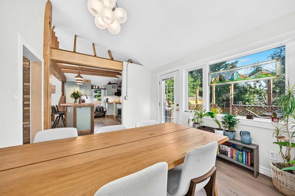 43 New Street Se, Calgary, AB - Indoor Photo Showing Dining Room