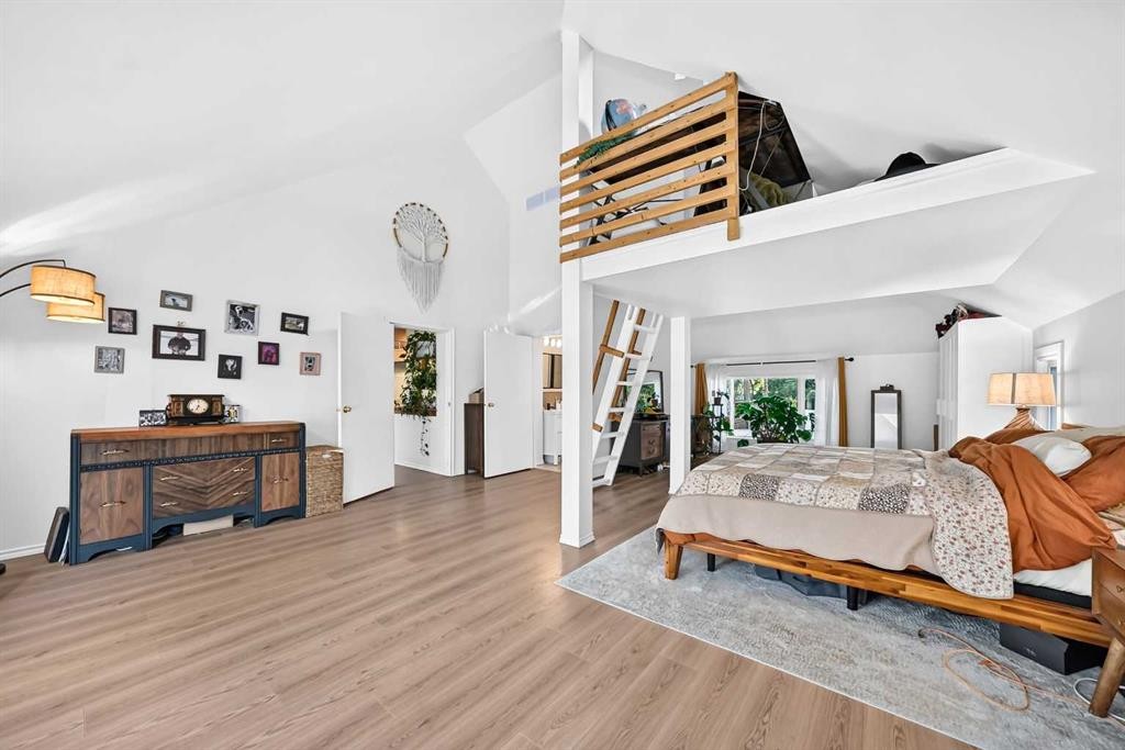 43 New Street Se, Calgary, AB - Indoor Photo Showing Bedroom