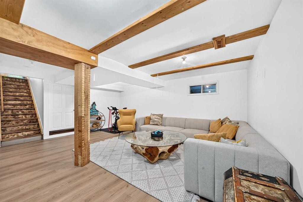 43 New Street Se, Calgary, AB - Indoor Photo Showing Other Room