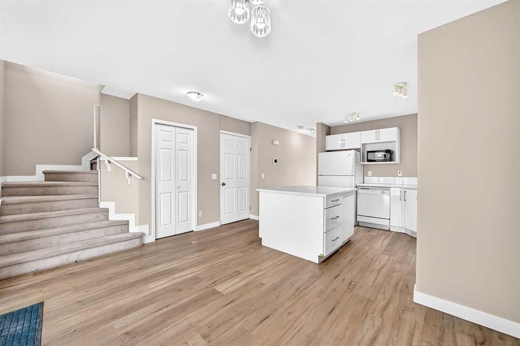 78 Tarington Place Ne, Calgary, AB - Indoor Photo Showing Kitchen