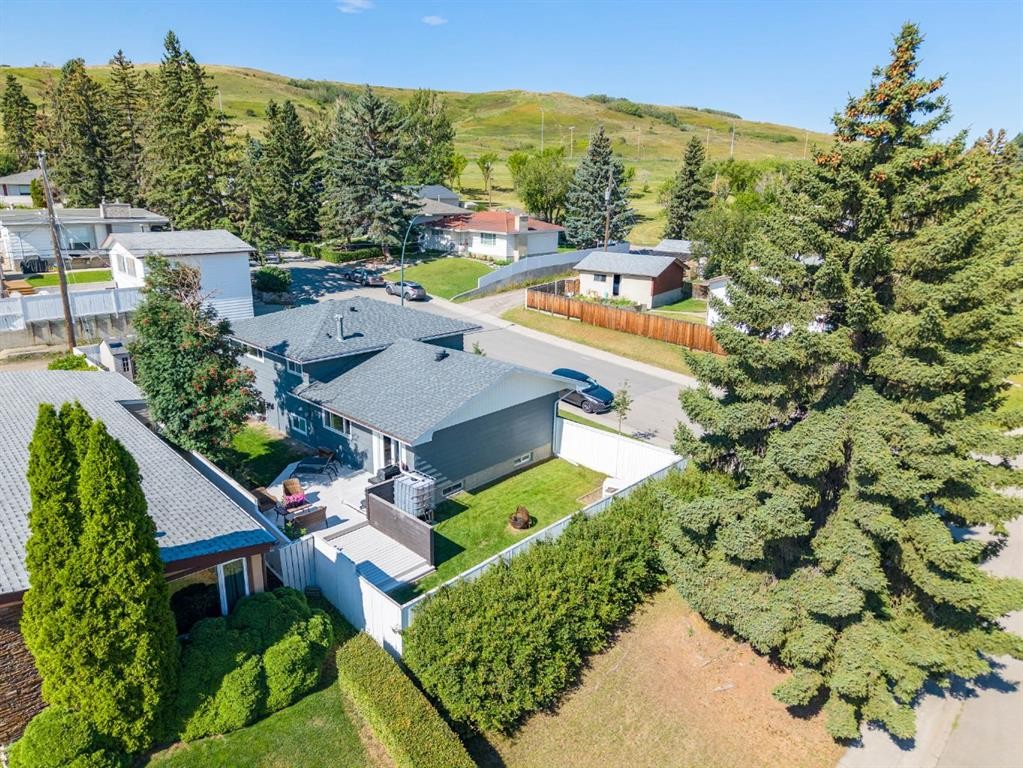 1004 Huntercove Place Nw, Calgary, AB