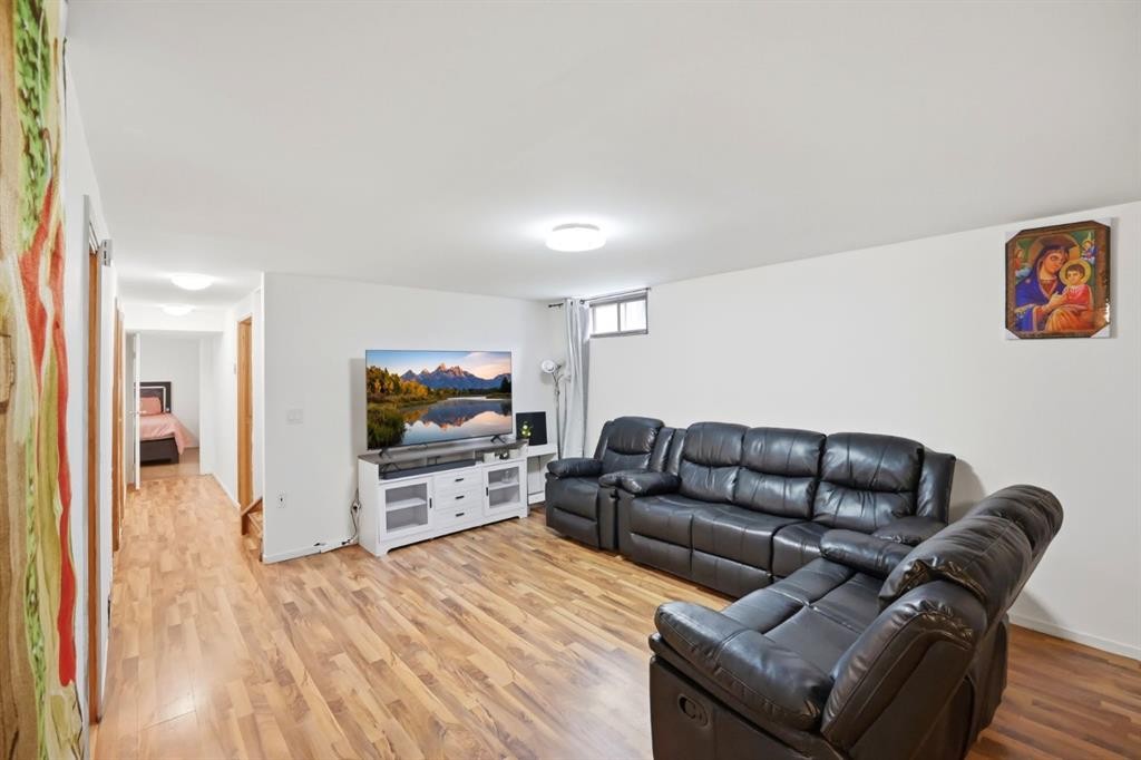 6907 4 Avenue Ne, Calgary, AB
