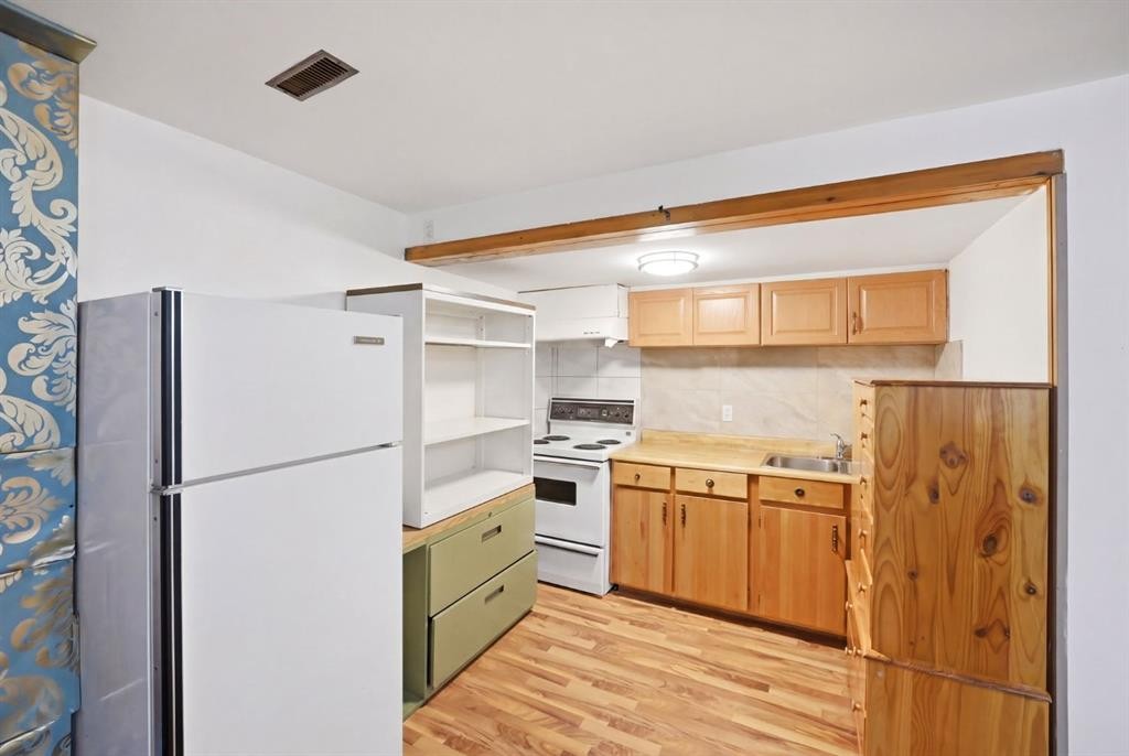 6907 4 Avenue Ne, Calgary, AB