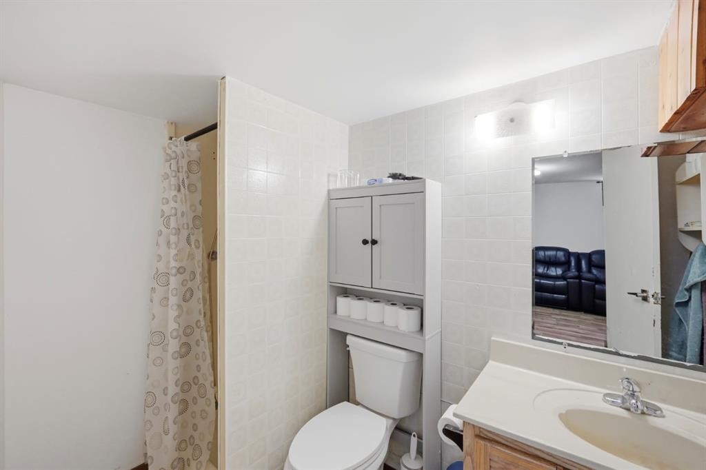 6907 4 Avenue Ne, Calgary, AB
