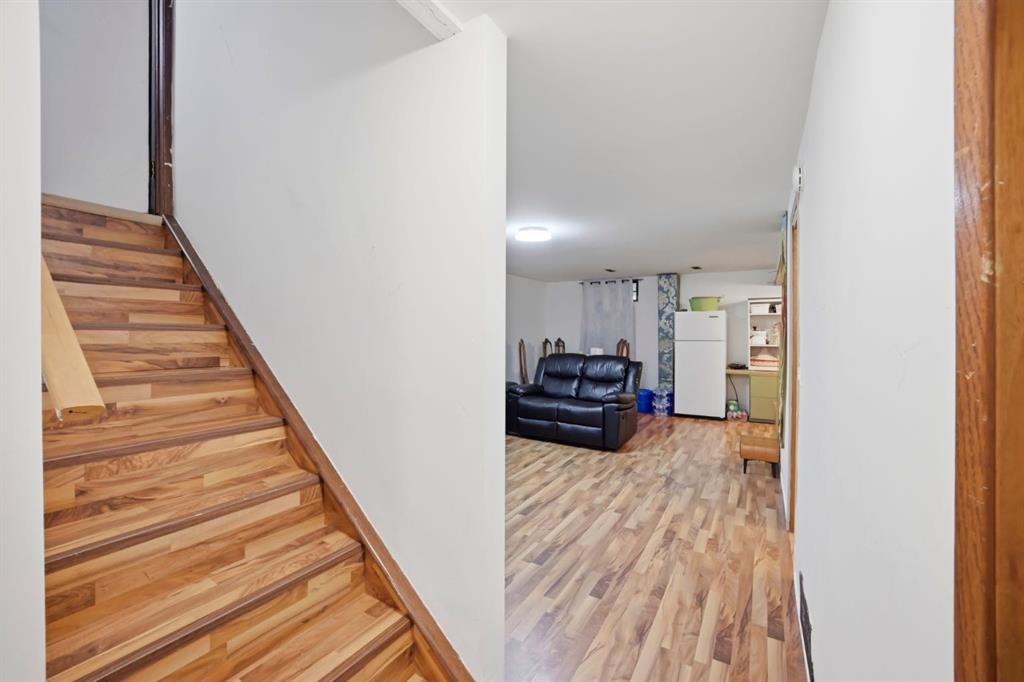 6907 4 Avenue Ne, Calgary, AB