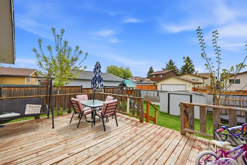 6907 4 Avenue Ne, Calgary, AB