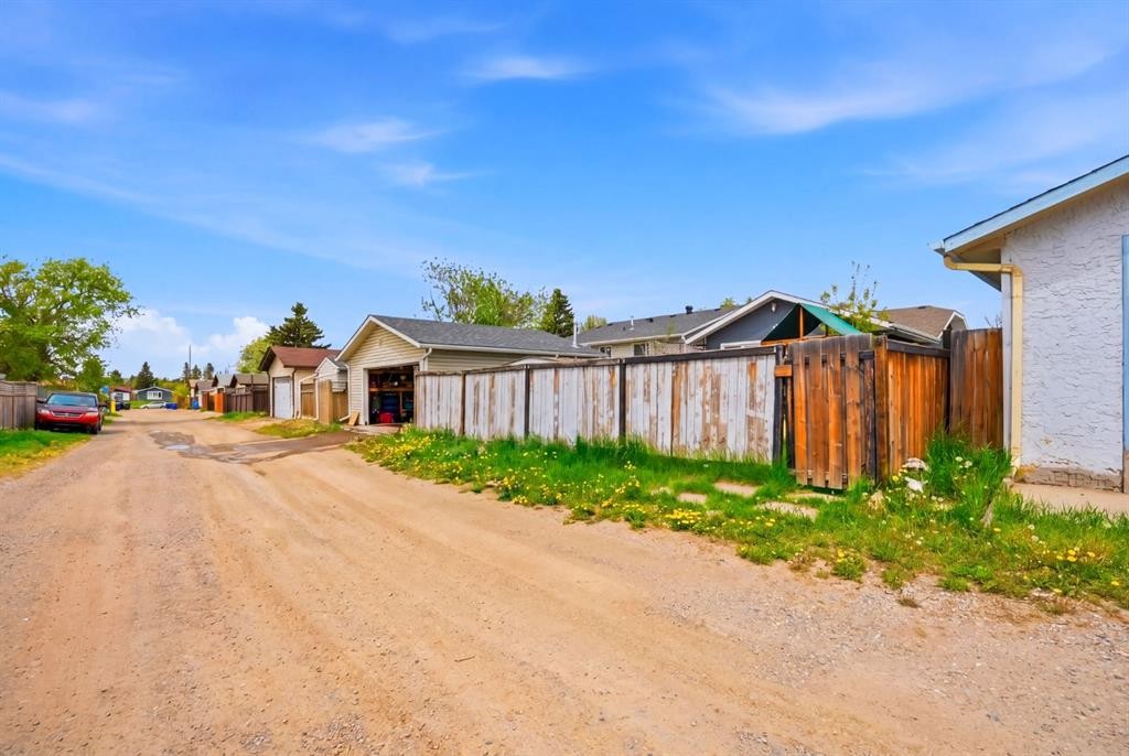 6907 4 Avenue Ne, Calgary, AB