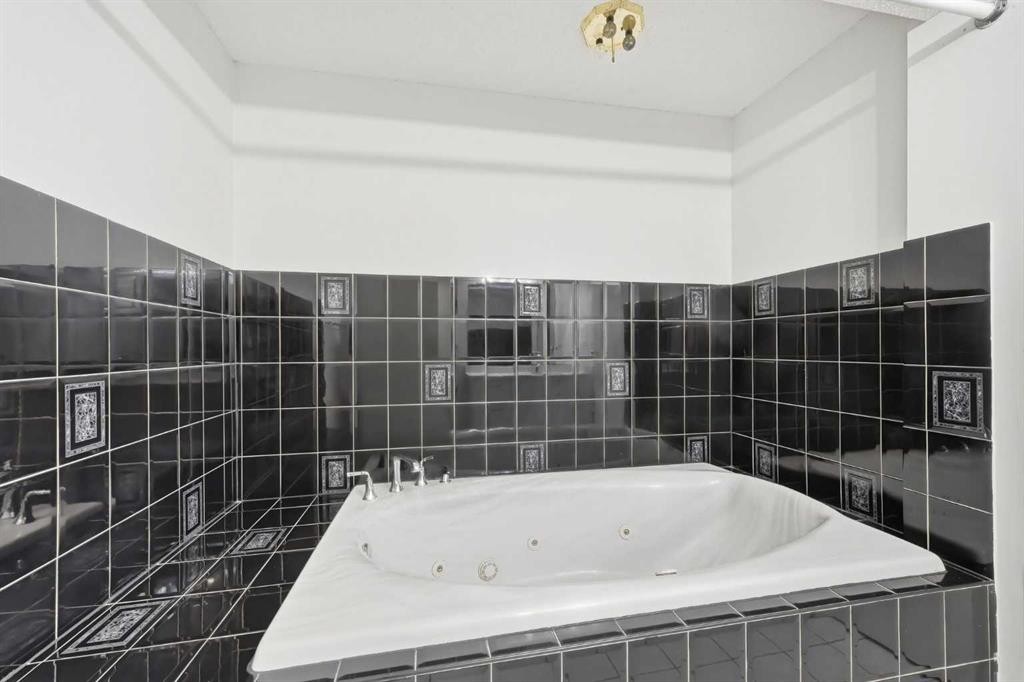 11 Martinwood Road Ne, Calgary, AB
