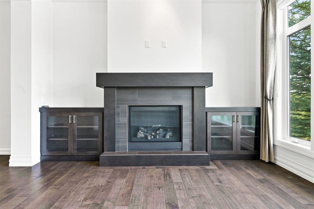 117 Spring Water Close, Heritage Pointe, AB - Indoor Photo Showing Living Room With Fireplace
