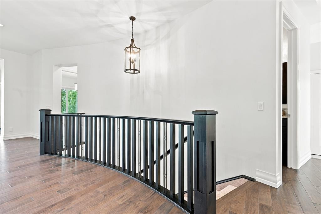 117 Spring Water Close, Heritage Pointe, AB - Indoor Photo Showing Other Room