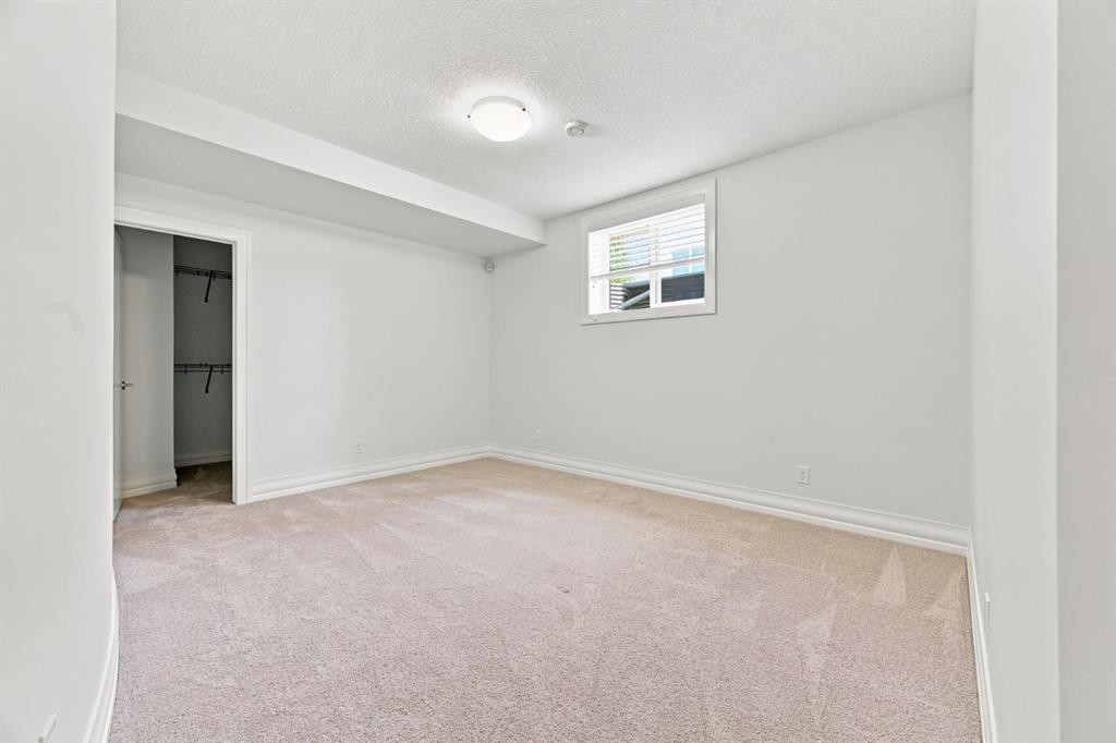 117 Spring Water Close, Heritage Pointe, AB - Indoor Photo Showing Other Room