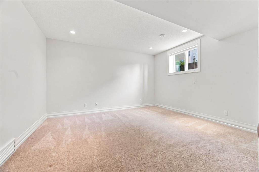 117 Spring Water Close, Heritage Pointe, AB - Indoor Photo Showing Other Room