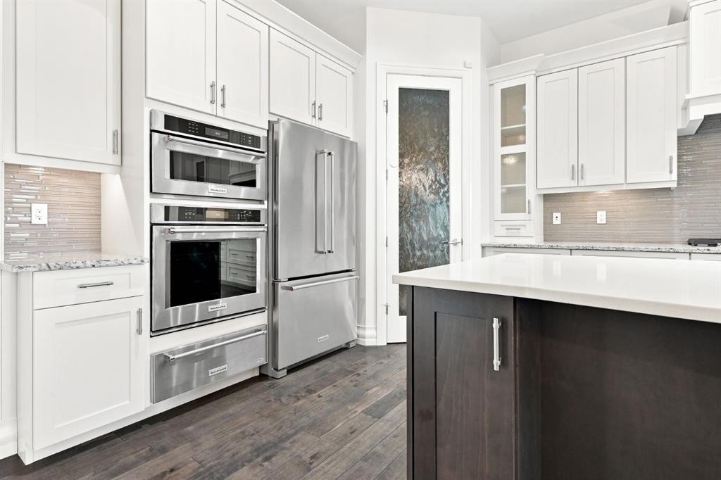 117 Spring Water Close, Heritage Pointe, AB - Indoor Photo Showing Kitchen With Upgraded Kitchen